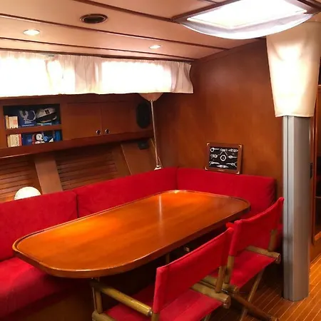 Yacht Sitael Boat&breakfast Botel