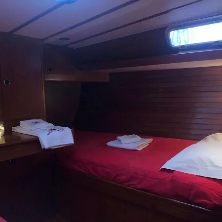 Yacht Sitael Boat&breakfast Botel *
