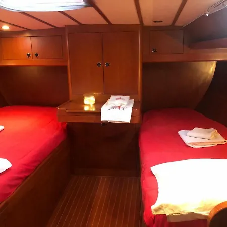 Yacht Sitael Boat&breakfast * Rimini