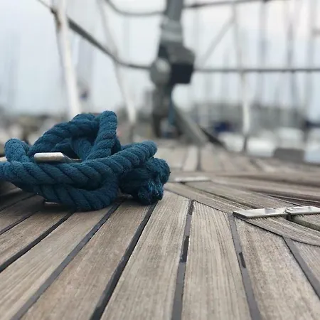Yacht Sitael Boat&breakfast Botel