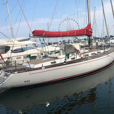Botel Yacht Sitael Boat&breakfast *