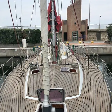 Yacht Sitael Boat&breakfast Botel